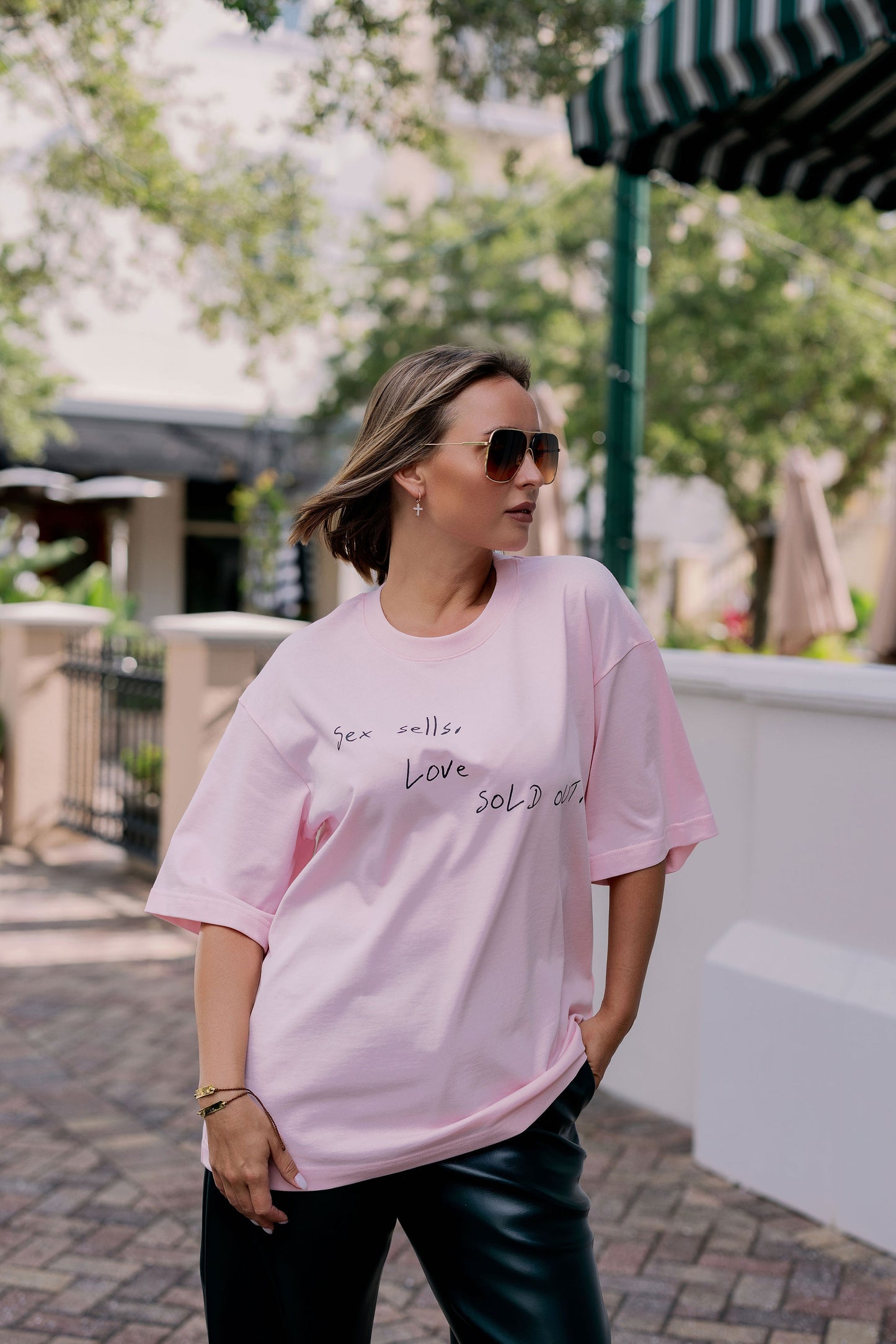 Oversized T-Shirt Bubblegum "Love Sold"