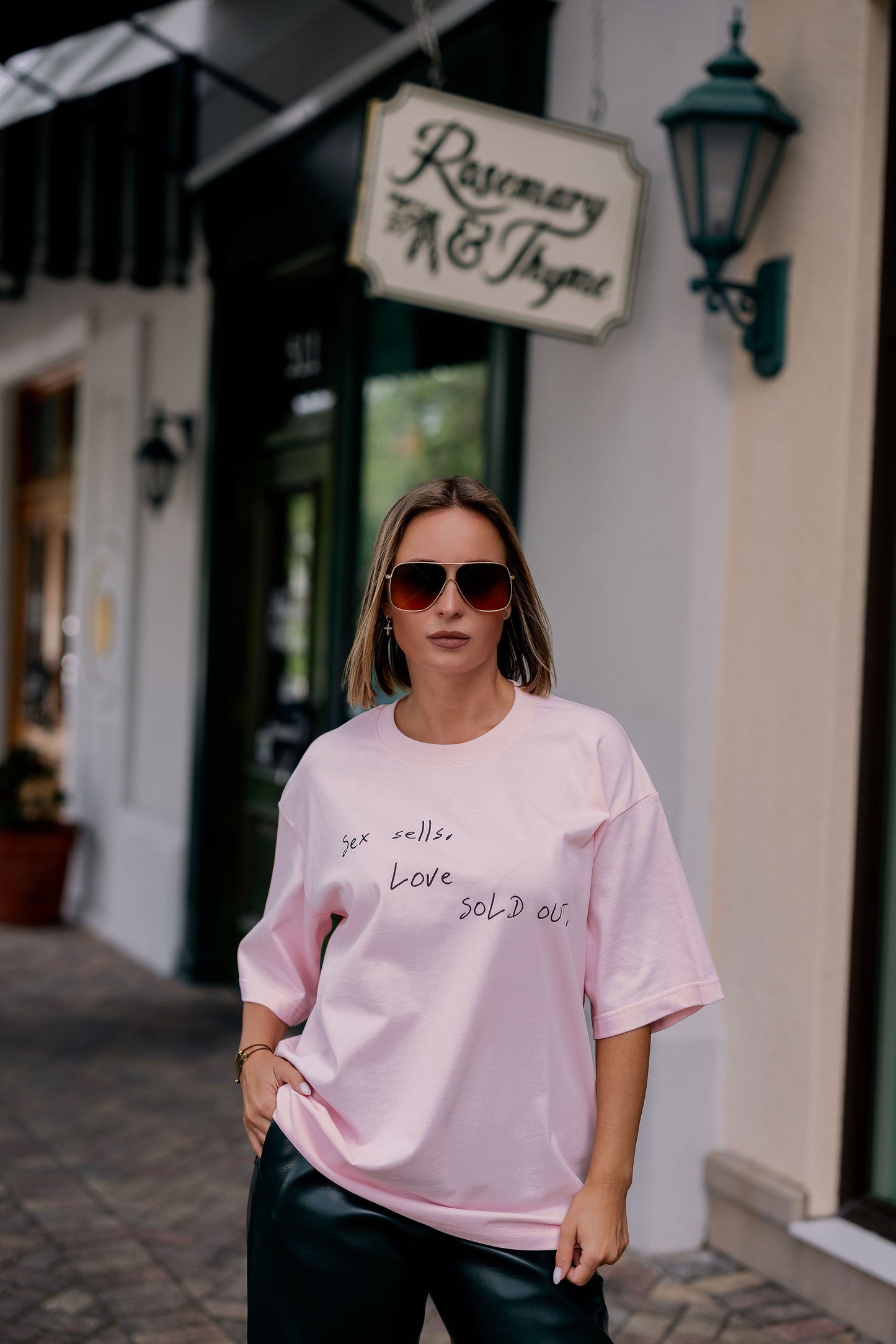 Oversized T-Shirt Bubblegum "Love Sold"