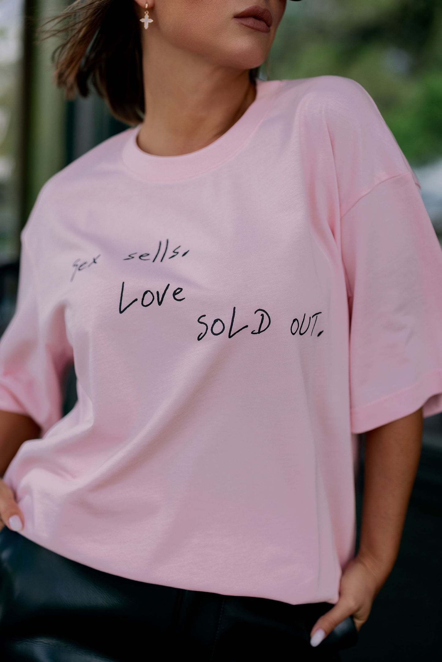 Oversized T-Shirt Bubblegum "Love Sold"